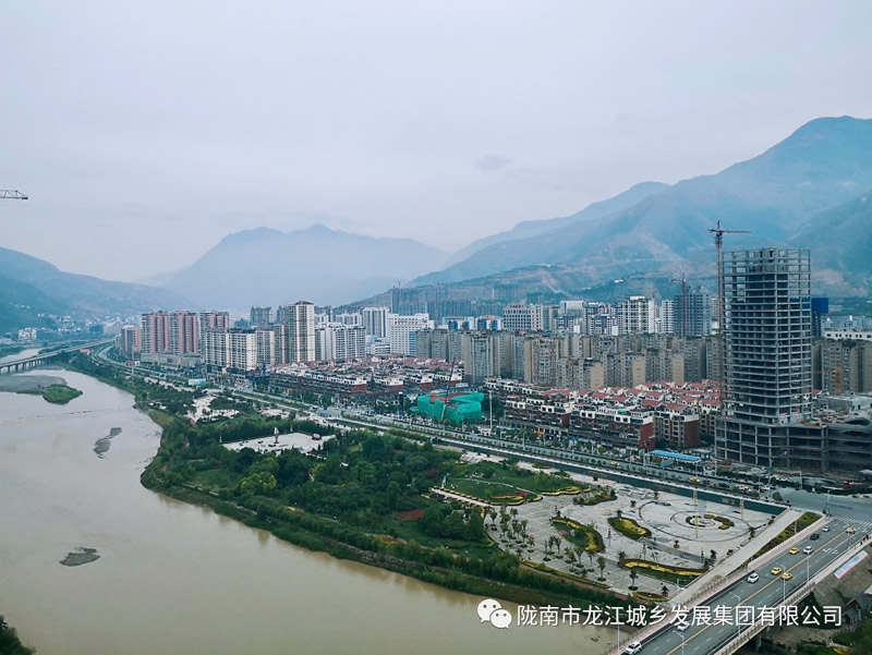 匠心傾注、喜封金頂——龍江?雙子座商住小區(qū)主體順利封頂