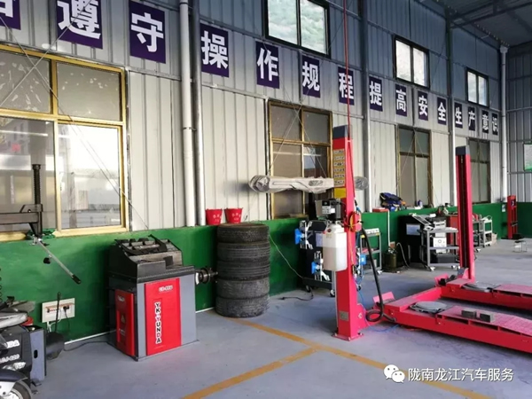 金錘鈑金，銀槍噴漆！龍江汽修值得信賴！